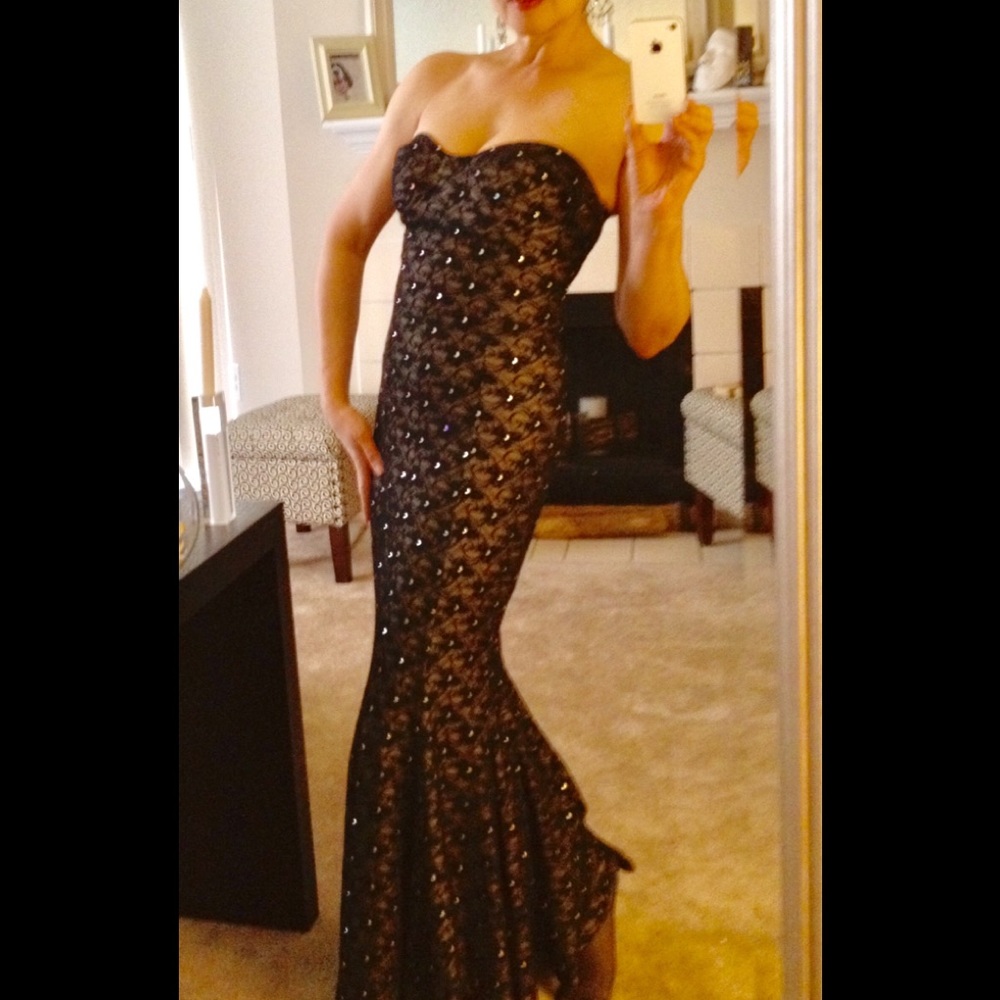 COPY - 🔥Norma Kamali Fishtail Black Lace Strapless